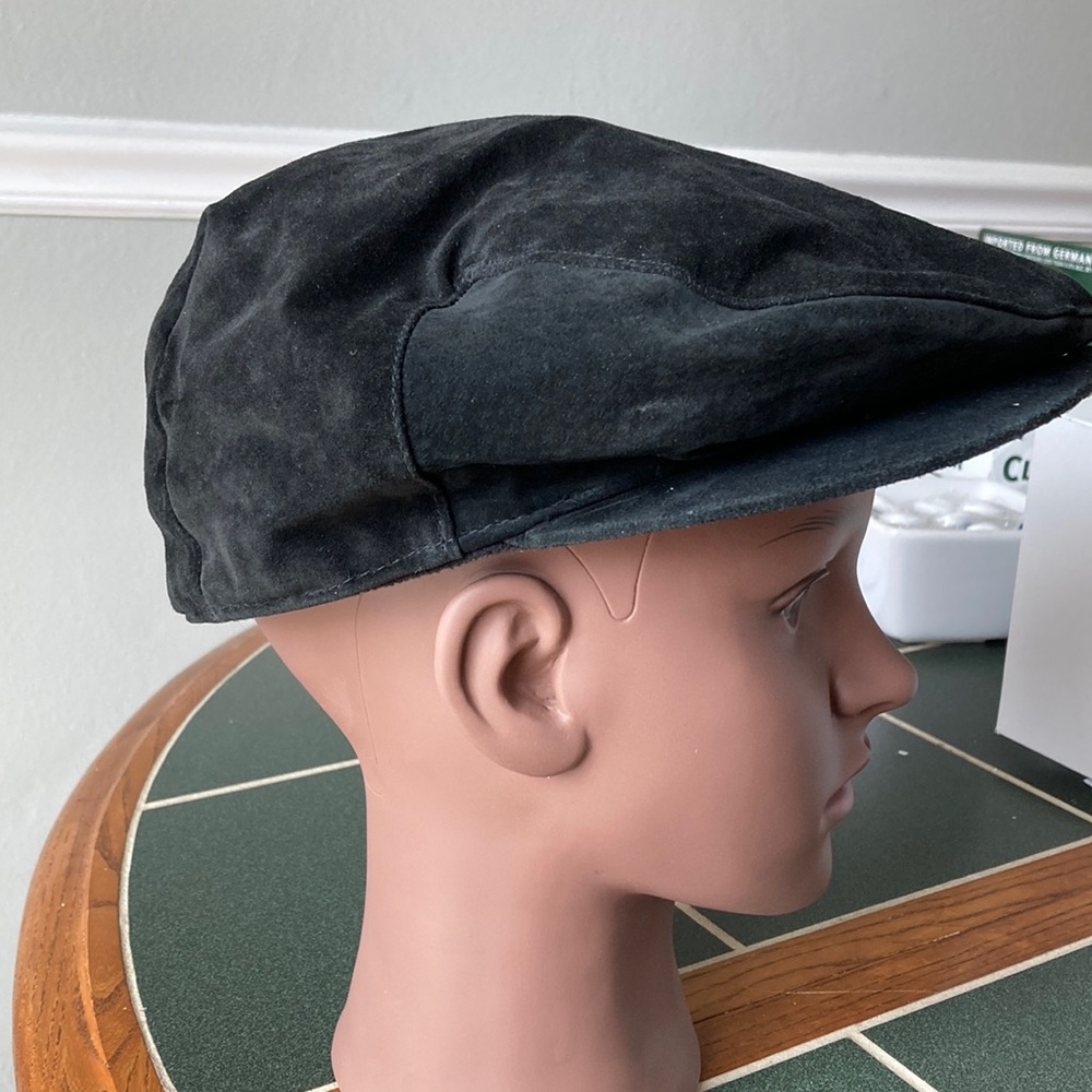 Black suede Dockers paperboy golf cap